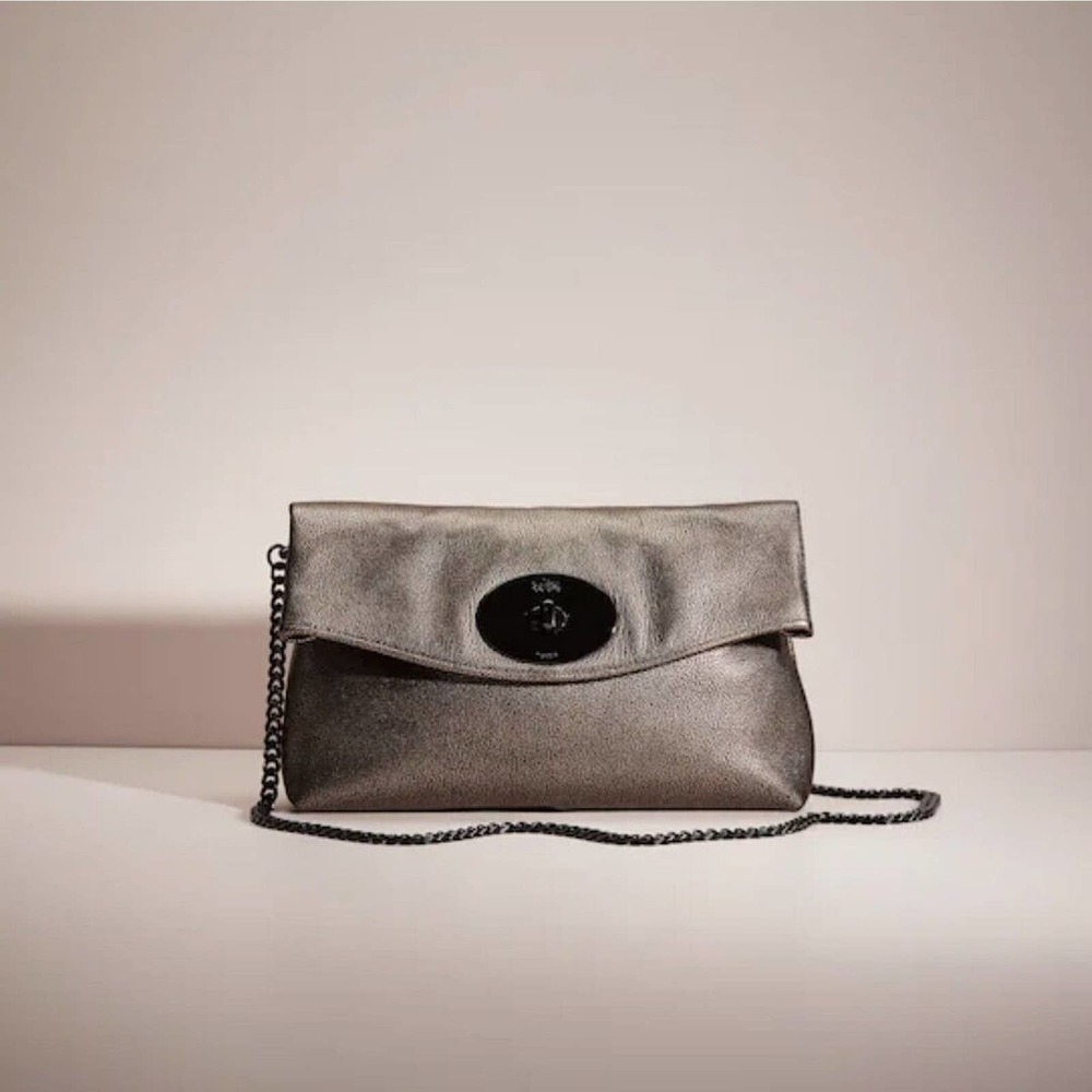 COACH TURNLOCK CLUTCH IN GOLD METALLIC LEATHER 33538